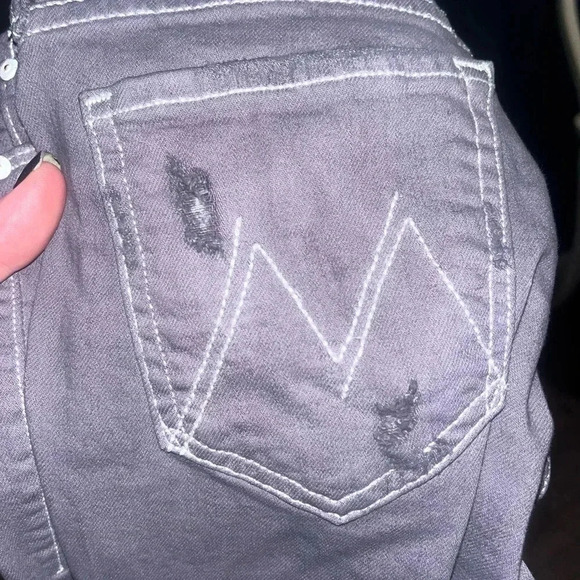 MOTHER distressed gray purple jeans in size 24 thrashed grunge - Picture 5 of 6